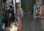 Terekam CCTV, Maling Satroni Minimarket di Tanjungpinang