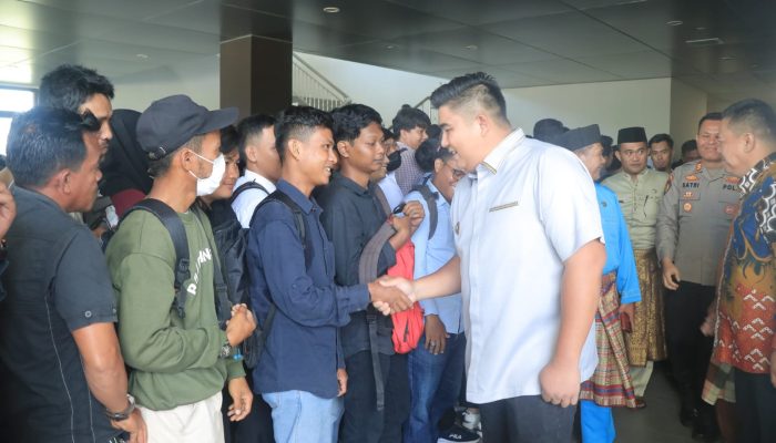 Utamakan Pekerja Lokal, Bupati Roby Beri Semangat Para Pencari Kerja di Job Fair 2024