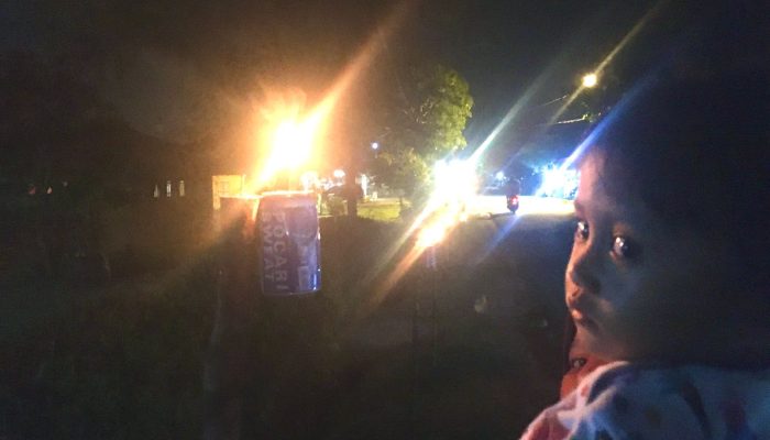 Warga Kampung Mentigi Tanjung Uban Hiasi Jalan dengan 700 Lampu Cangkok