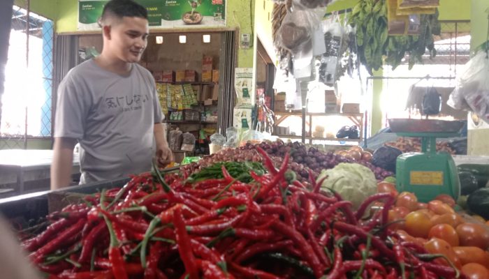 Pedagang Pasar Barek Motor: Harga Cabai Merah dan Kentang Naik