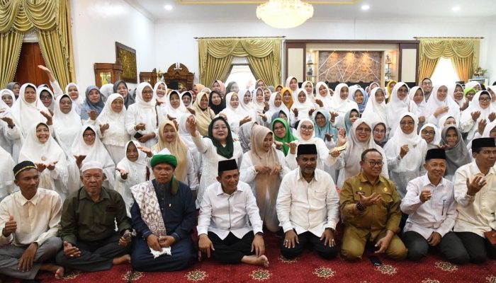Seribu Tokoh Perempuan Sambut Kedatangan Ansar di Karimun