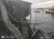 Tinggal Sendirian, Rumah Lansia di Desa Teluk Sasah Roboh Dihantam Gelombang