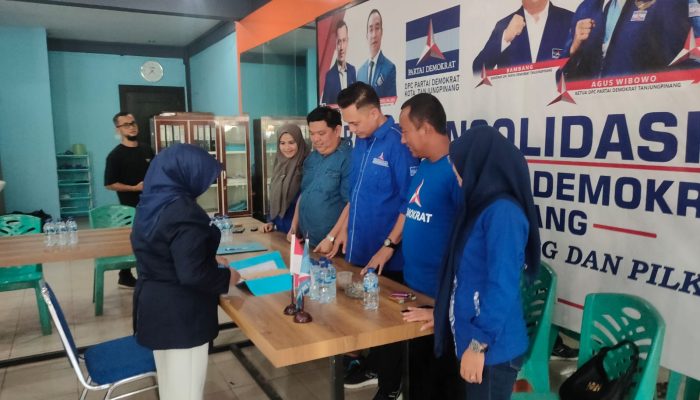 Rahma Daftar Bacalon Wali Kota Tanjungpinang ke Partai Demokrat