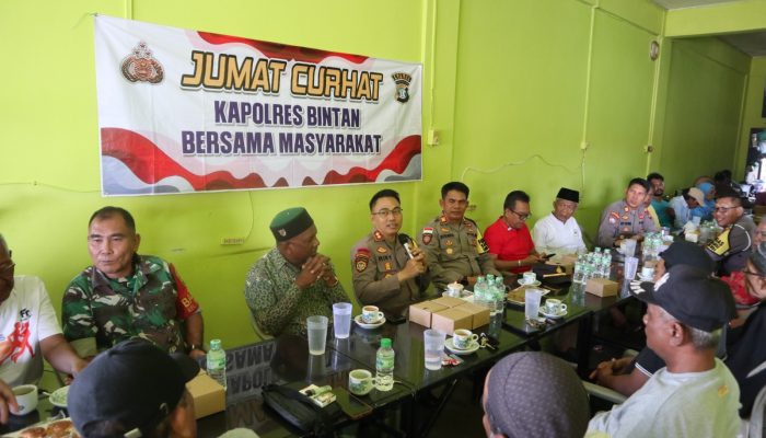 Kapolres Bintan Jawab Permintaan Warga Kijang di Jum’at curhat