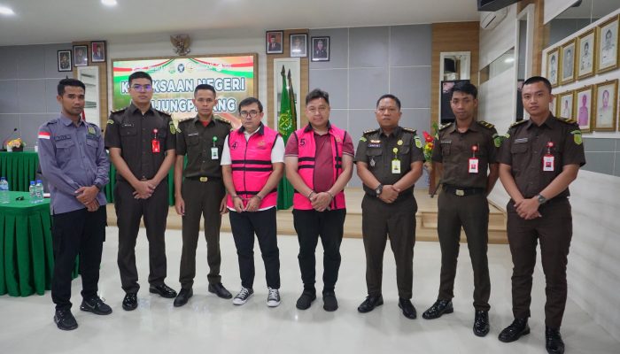 Kejari Tanjungpinang Jebloskan Dua Tersangka Korupsi ke Rutan