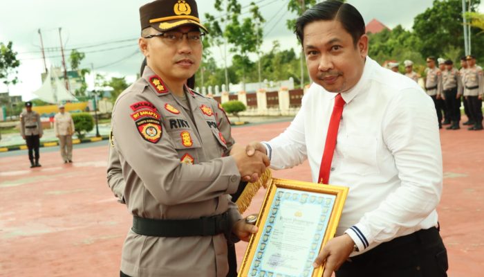 Harkitnas ke-116, Empat Personil Polres Bintan Terima Penghargaan