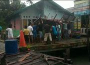9 Rumah di Desa Teluk Sasah Dihantam Angin Puting Beliung