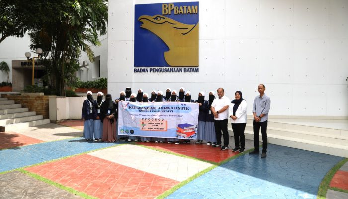 Perdalam Ilmu Kehumasan, Tim Ekskul Jurnalistik SMA IT Imam Syafi’i  Sambangi BP Batam