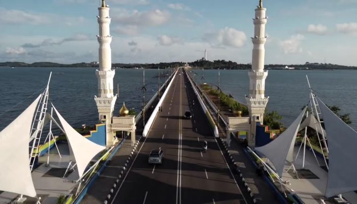 Motor Parkir di Jembatan Dompak Dicongkel, Handphone dan Helm Raib