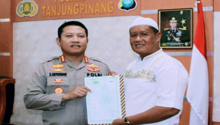 Mantan Kasat Binmas Dapat Hadiah Umroh dari Kapolresta Tanjungpinang