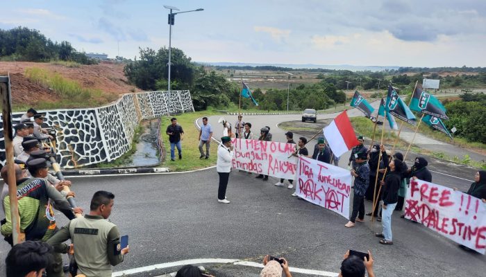 Mahasiswa Tanjungpinang Demo Tolak Program Tapera