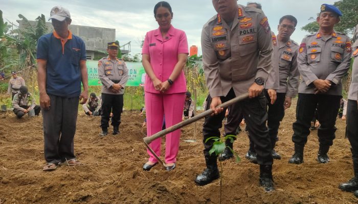 Polresta Tanjungpinang Tanam 1.200 Pohon Dalam Peringatan Hari Bhayangkara