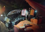 Mobil Tiba-tiba Keluarkan Percikan Api dan Langsung Hangus Terbakar