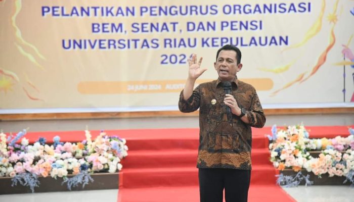 Gubernur Ansar Hadiri Pelantikan Pengurus BEM, SENAT dan PENSI UNRIKA