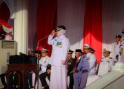 Marlin Agustina Pimpin Upacara Penurunan Bendera HUT RI di Gedung Daerah