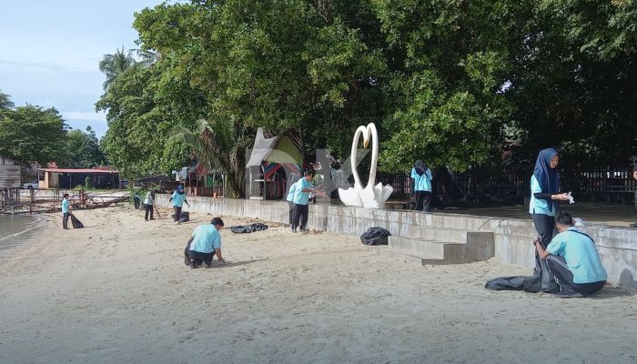 BPTD Kepri Gelar Aksi Bersih-bersih di Pantai Lagorap Batu Besar