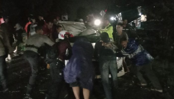Pemilik Mobil Agya Selamat dari Insiden Pohon Tumbang
