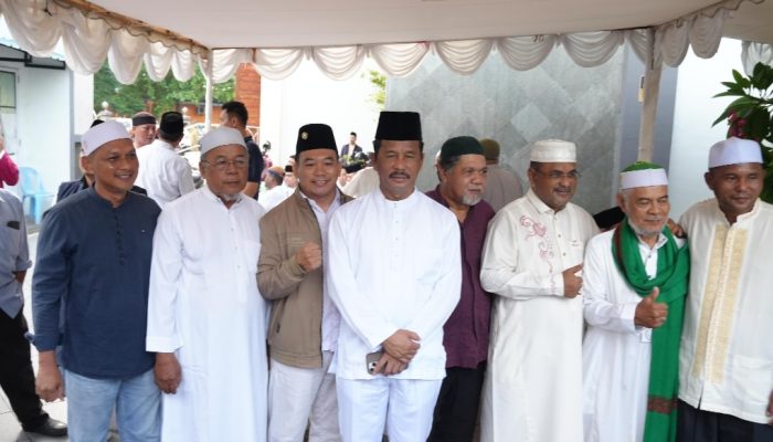 Jemaah Masjid Agung Al Hikmah Tanjungpinang Doakan Perjuangan Rudi – Rafiq
