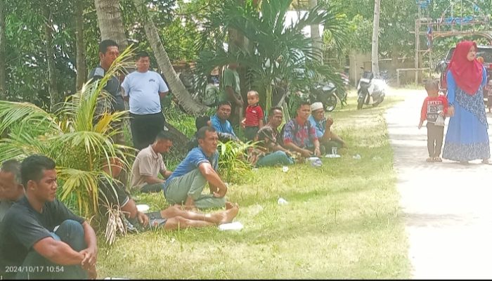 Panas Menyengat Tak Halangi Antusias Warga Desa Sekanak Dengarkan Visi Misi Nizar-Novrizal