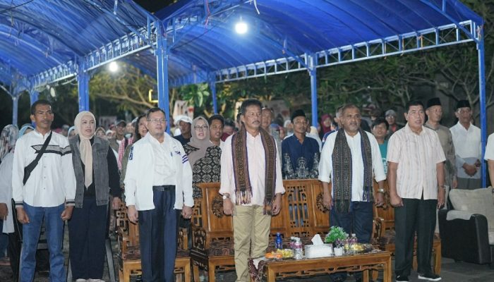 Salam Dua Jari, Ribuan Warga Tanjung Pinggir Sekupang Antusias Sambut Kehadiran Rudi – Rafiq
