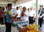 Tinjau GPM, Marlin Borong Dagangan UMKM dan Bagikan Gratis ke Warga