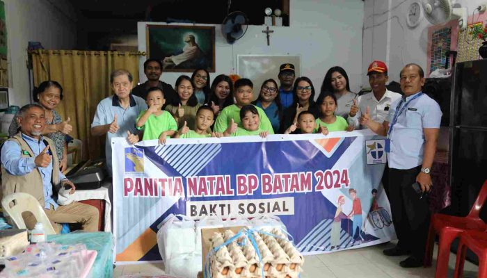 Suka Cita Persekutuan Doa BP Batam Berbagi Kasih di Panti Asuhan dan Panti Jompo