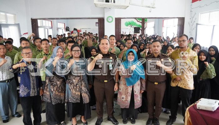 Tim JMS Ajak Siswa SMAN 18 dan SMKN 2 Batam Jauhi Narkoba dan Bullying