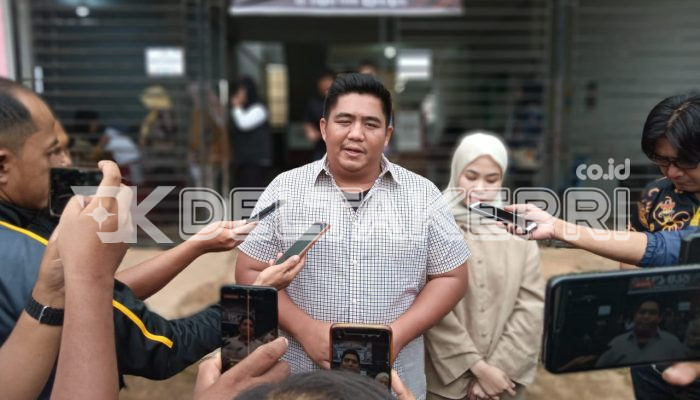 Roby Optimis Menang Usai Coblos di TPS 38 Kijang Kota