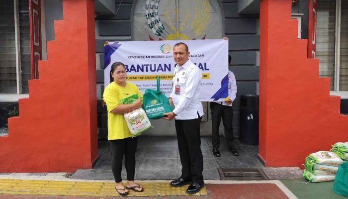 Peduli Keluarga Warga Binaan, Rutan Tanjungpinang Berikan Bantuan Sembako