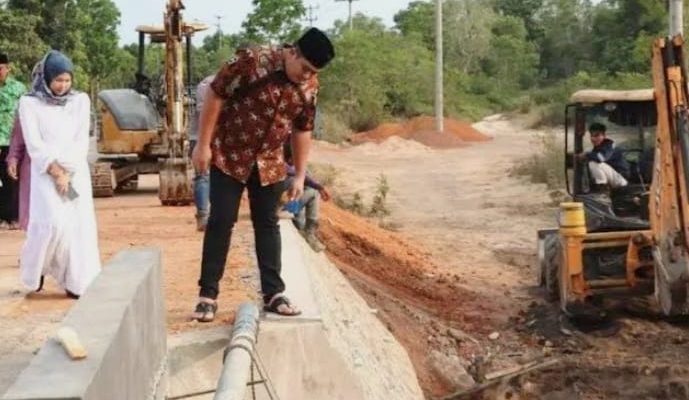 Roby Gesa Pembangunan Infrastruktur yang Sentuh Langsung ke Masyarakat