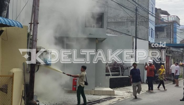 Polisi Gerak Cepat Padamkan Konsleting Listrik di Bank BCA Jalan Temiang