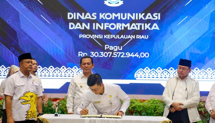 Penyerahan DPA 2025, Gubernur Minta OPD Harus Punya Target Output dan Outcomenya