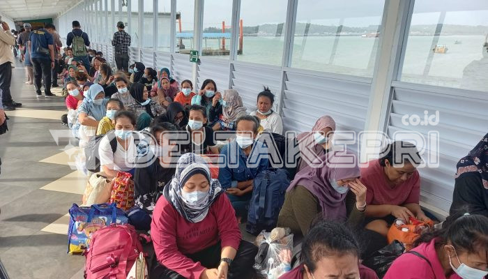 Malaysia Deportasi Ratusan PMI Ilegal dengan Kapal Allya Express 3