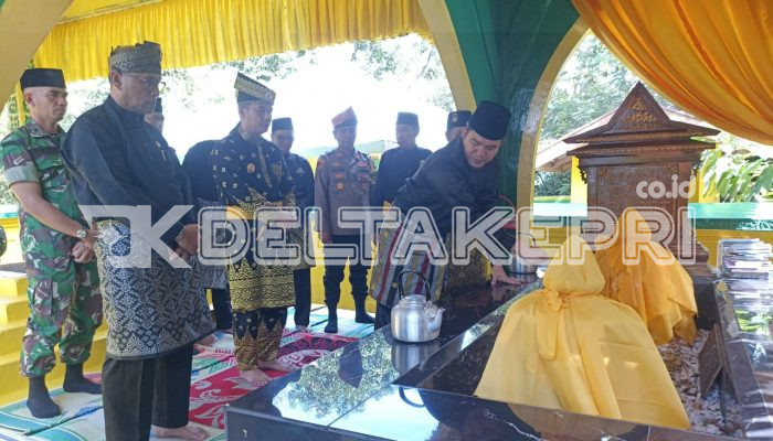 Pemko Ziarah ke Makam di Hari Jadi Tanjungpinang ke 241 Tahun