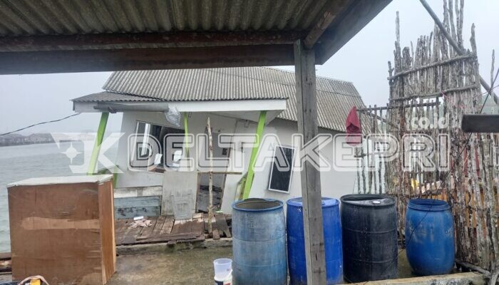 Rumah Sewa Marni Ambruk saat sedang Mengayun Anaknya