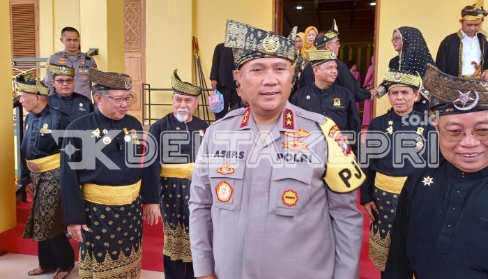 Kapolda Kepri Irjen Pol Asep Safrudin Terima Restu LAM Kepri Lewat Tepuk Tepung Tawar