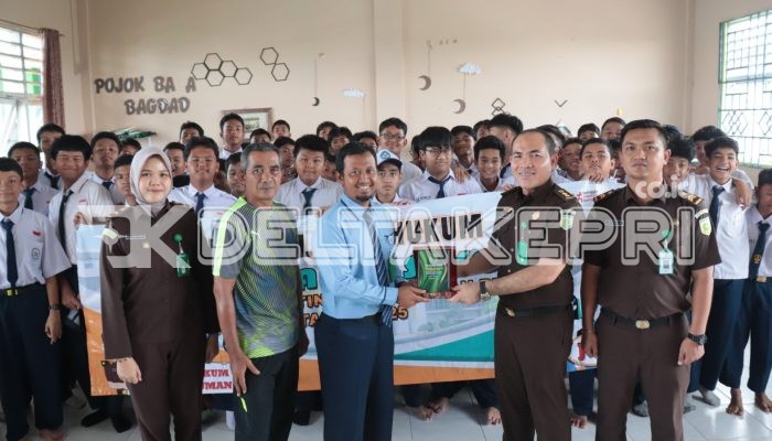 Kejati Gencarkan Sosialisasi Bahaya Napza dan Bullying di SMP IT Al-Madinah