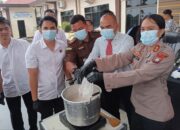 Polisi Musnahkan Sabu Tak Bertuan yang Hanyut di Pelabuhan Dusimas