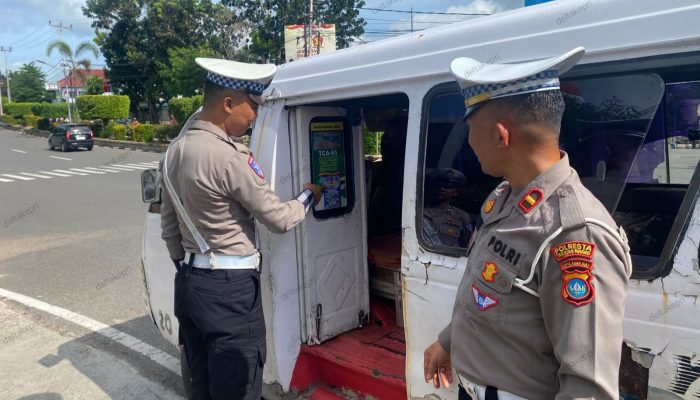 Tingkatkan Kesadaran Berlalu Lintas, Polresta Tanjungpinang Gelar Sosialisasi di Jalan Raya