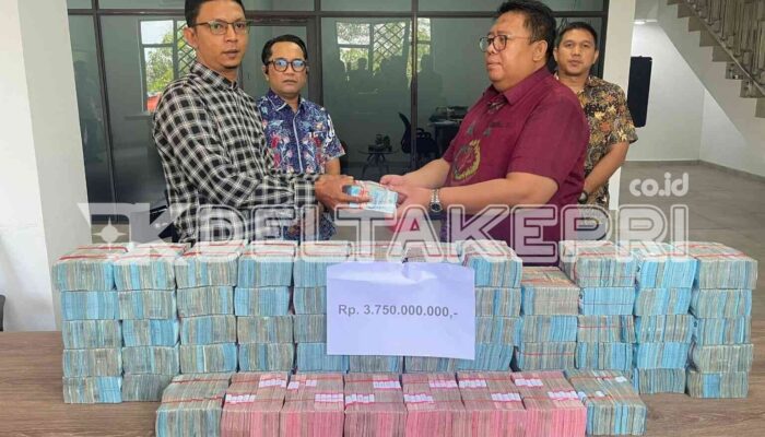 Tersangka Korupsi PNBP Kembalikan Rp3,75 Miliar ke Kejati Kepri