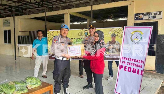 Bhakti Sosial di Bulan Ramadhan, Polsek Sagulung Berbagi Hasil Panen ke Kaum Dhuafa