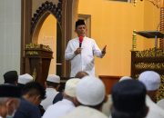 Ansar Disambut Hangat Jamaah di Masjid Jami Al Muflihun