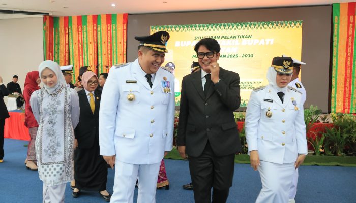 Pidato Perdana Hingga Prosesi Adat, Roby dan Deby Resmi Mengawali Kepemimpinan