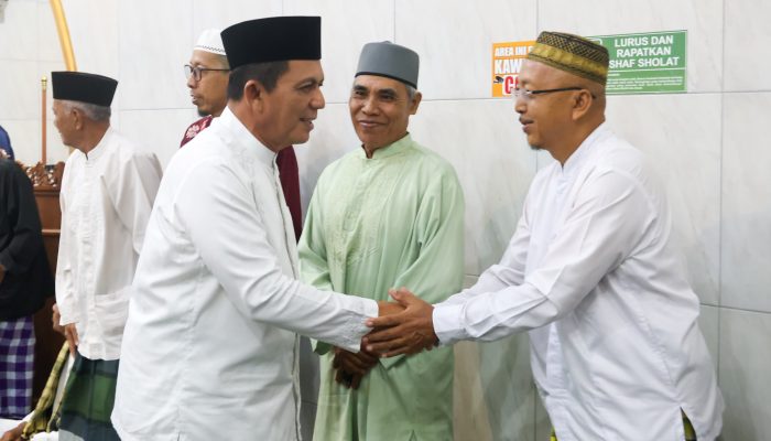 Safari Ramadan di Bintan, Gubernur Serahkan Bantuan untuk Masjid dan Kaum Dhuafa