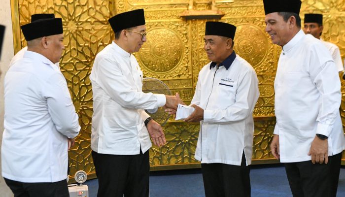 Ansar dan Fadli Zon Safari Ramadan ke Masjid Al Uswah, Donasinya Capai Rp30 Juta