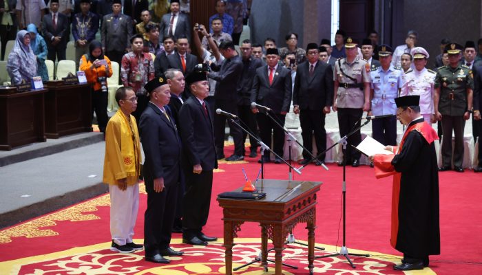 Ariyanto Lu dan Januar Robert Resmi Dilantik Sebagai Anggota DPRD Kepri