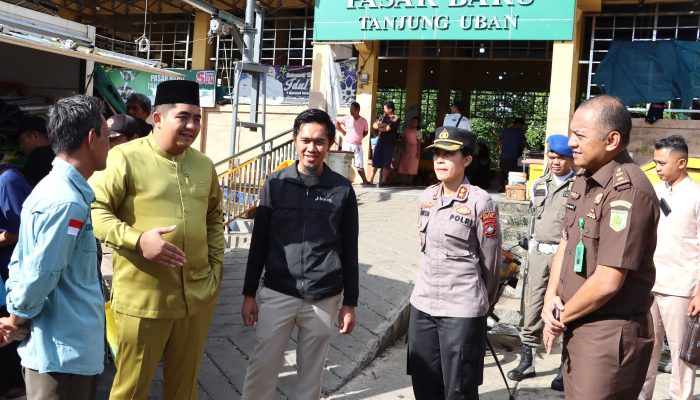 Pantau Pasar Murah, Bupati Bintan: Stok Bahan Pokok Cukup Hingga Lebaran