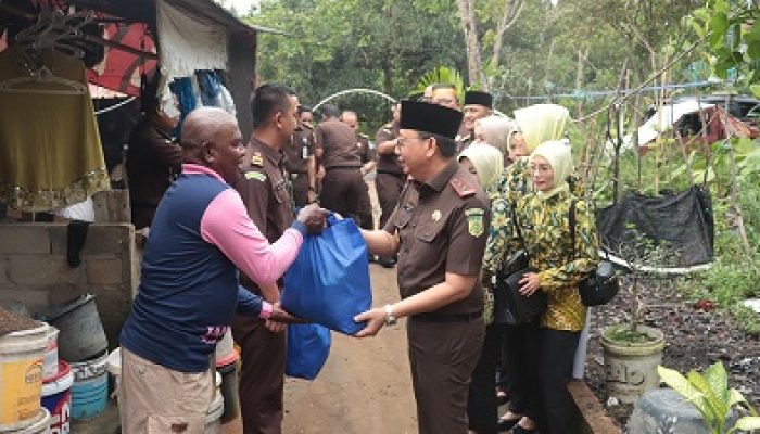Peduli Sesama, Kejati dan IAD Wilayah Kepri Bantu Warga dan Anak Panti Asuhan