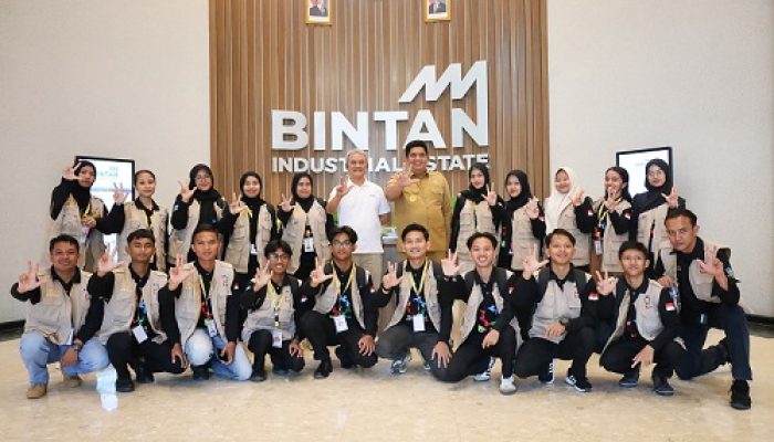 Bupati Roby Buka Wawasan Pemuda Bintan tentang Industri Ekspor di BIIE