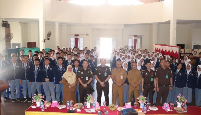 Cegah Narkoba dan Bullying, Kejati Kepri Sambangi Dua SMA di Tanjungpinang